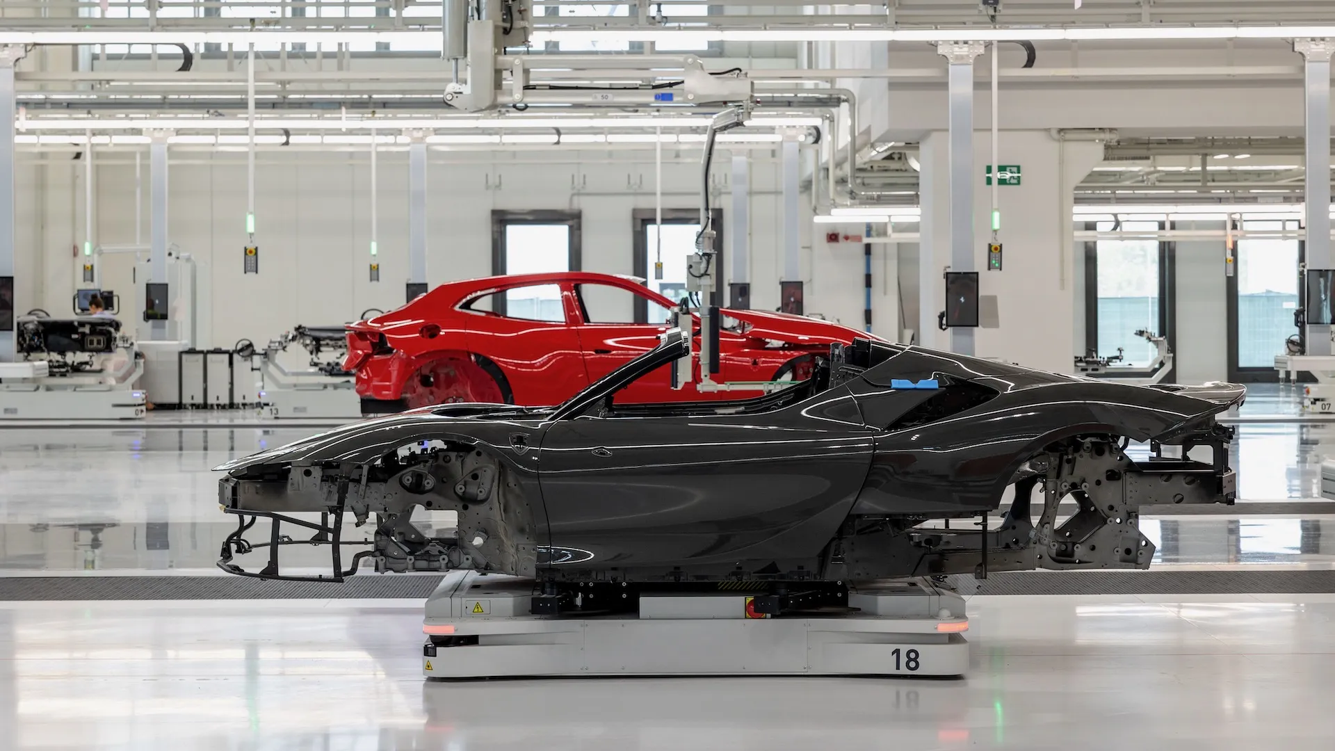 Pirmasis „Ferrari“ EV debiutavo spalio 9 d