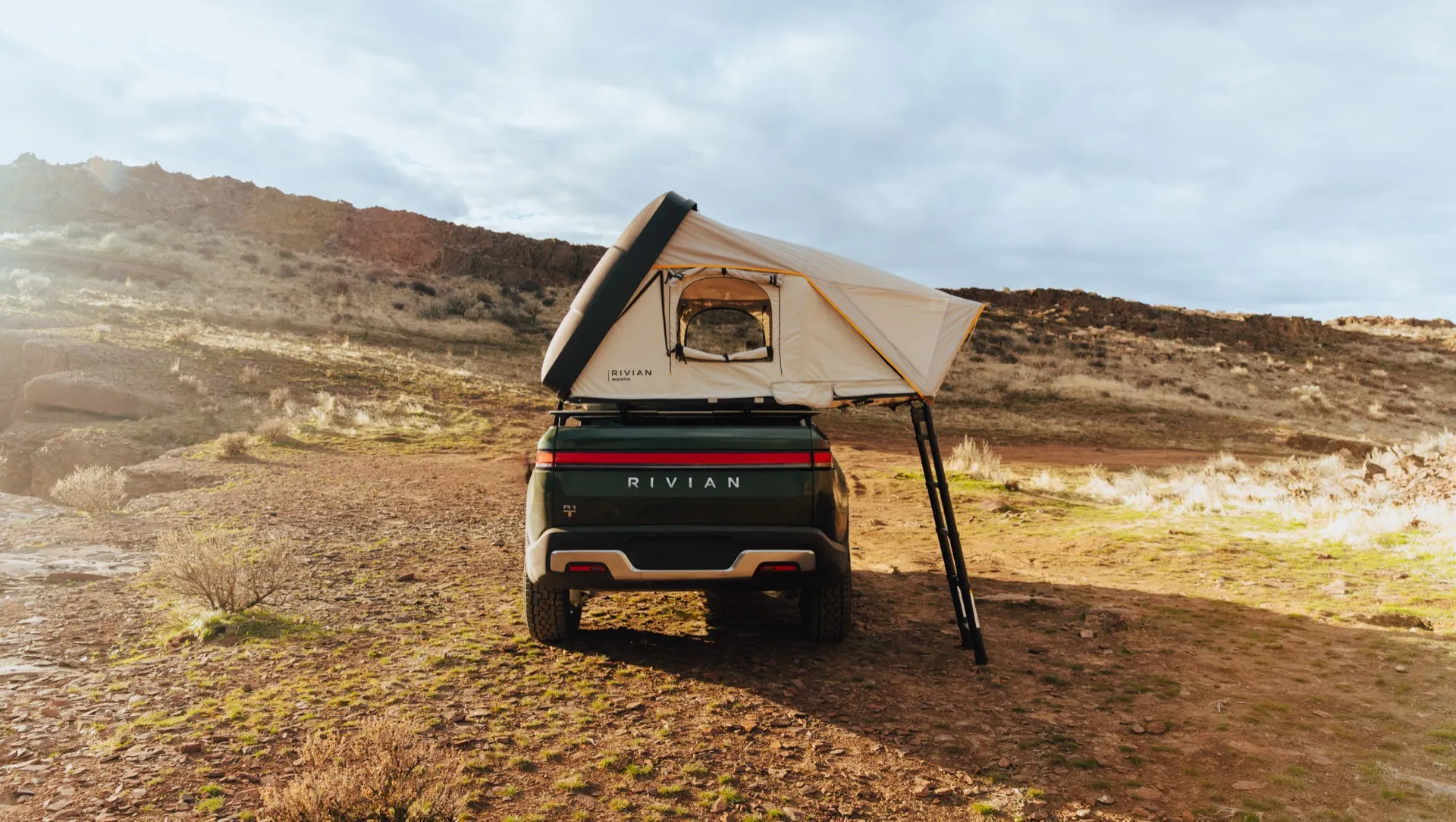 „Rivian Gear Shop“ prideda stogo palapinę „R1T“ arba „R1S“