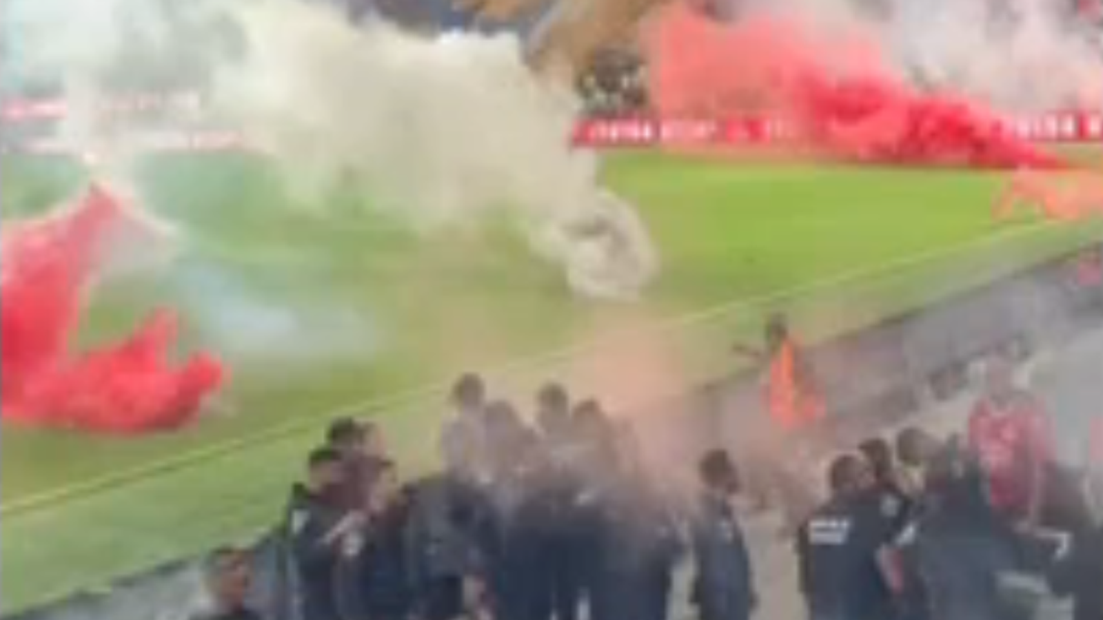 Tel Avivo futbolo derbis atšauktas dėl „smurtinių riaušių“ ir devyni suimtieji Pasaulio naujienos
