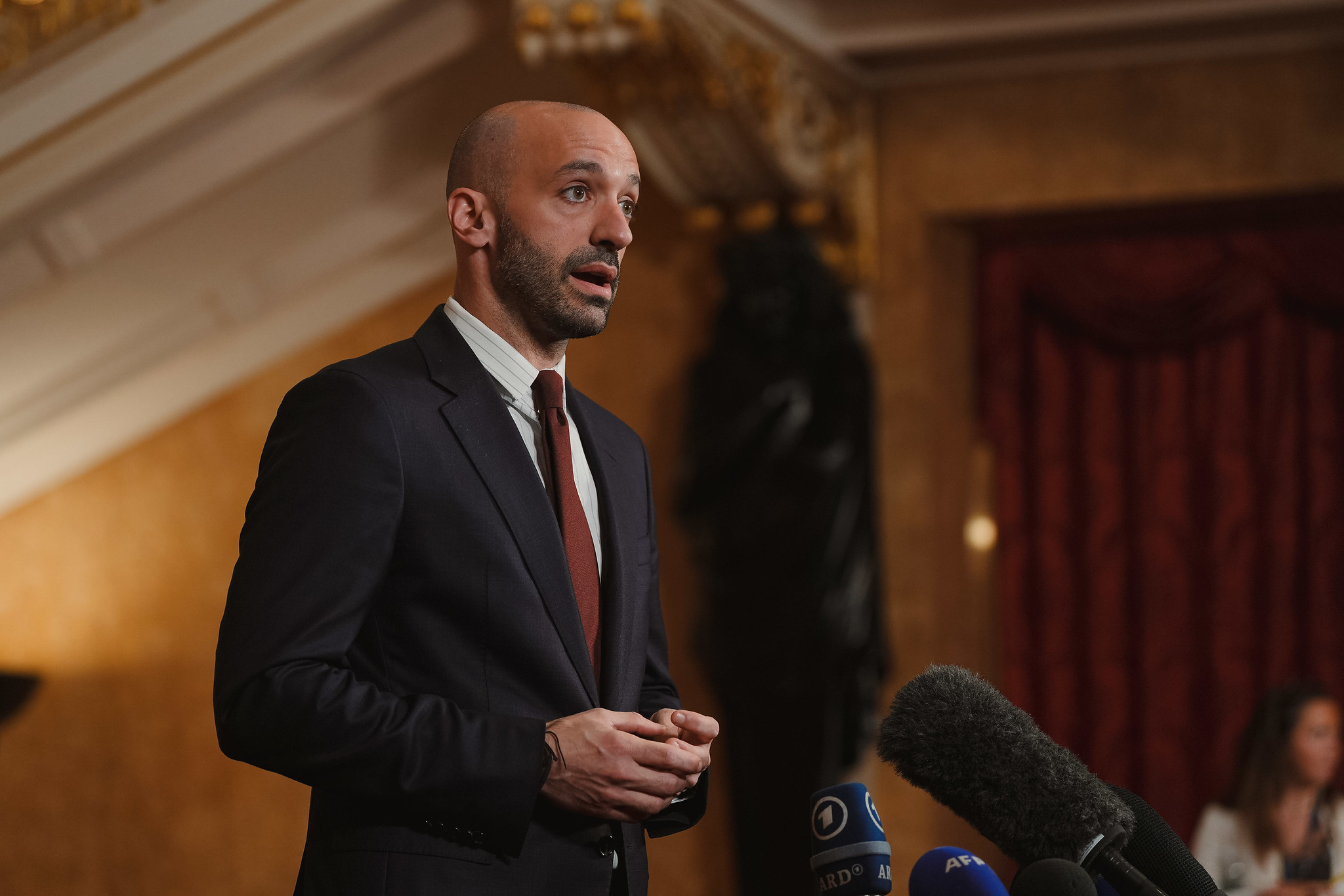 Macrono sąjungininkas prieš kraštutinius dešiniuosius: migracija kaip ginklas